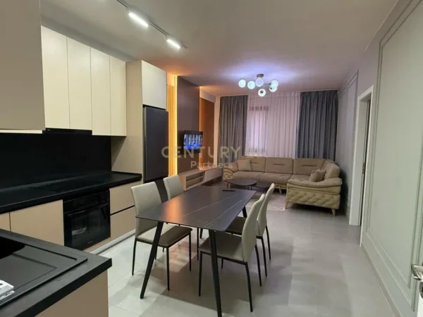 Tirane, jepet me qera apartament 2+1 Kati 1, 98 m² 650 € (Unaza e Re)