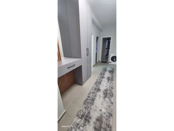 Tirane, jepet me qera apartament 2+1 Kati 1, 98 m² 650 € (Unaza e Re)