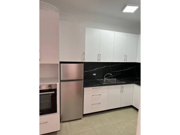Tirane, jepet me qera apartament 3+1 Kati 4, 99 m² 800 € (Don Bosko)