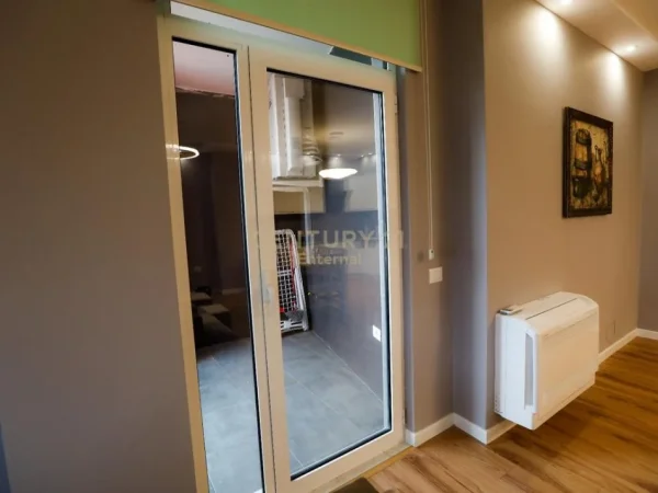 Tirane, jepet me qera apartament 2+1+Ballkon Kati 5, 120 m² 1.200 € (Patlamenti , Tirane)