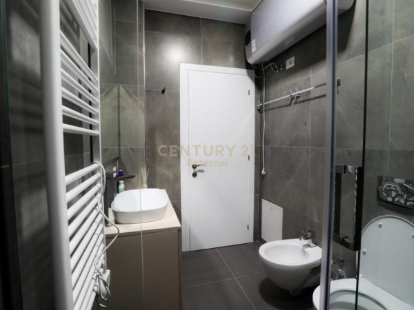 Tirane, jepet me qera apartament 2+1+Ballkon Kati 5, 120 m² 1.200 € (Patlamenti , Tirane)