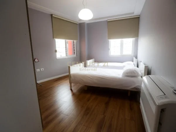 Tirane, jepet me qera apartament 2+1+Ballkon Kati 5, 118 m² 1.200 € 