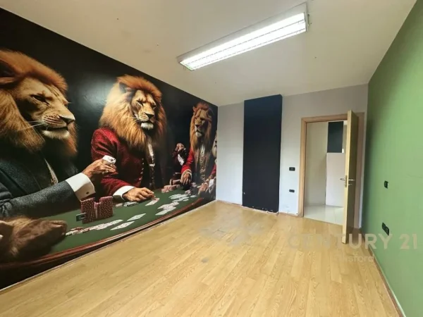 Tirane, jepet me qera ambjent biznesi Kati 2, 108 m² 800 € (Sheshi Wilson)