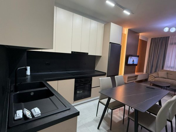 Tirane, jepet me qera apartament 2+1 Kati 2, 100 m² 650 € 