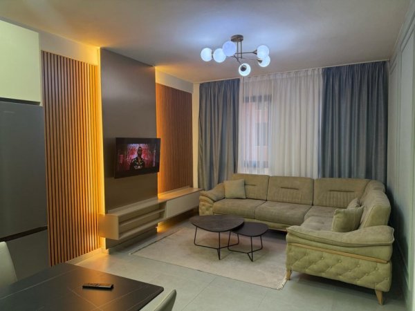 Tirane, jepet me qera apartament 2+1 Kati 2, 100 m² 650 € 