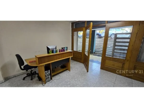 Tirane, shes ambjent biznesi Kati -1, 98 m² 150.000 € (Rruga Dritan Hoxha)