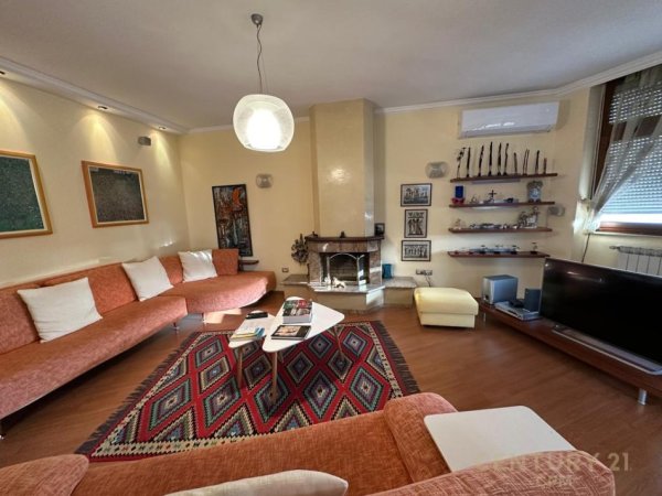 Tirane, jepet me qera apartament 3+1+Ballkon Kati 4, 180 m² 1.500 € (Rruga Hoxha Tahsim)