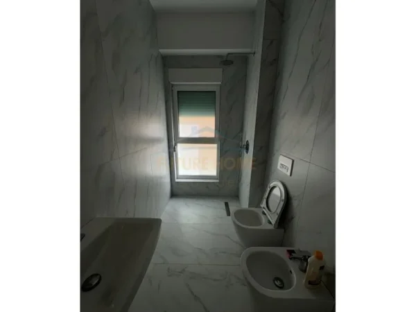 Tirane, jepet me qera apartament 1+1 Kati 1, 50 m² 420 € 