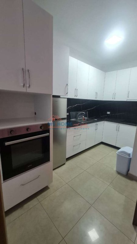 Tirane, jepet me qera apartament 3+1+Ballkon Kati 3, 115 m² 800 € (Rruga Dritan Hoxha)