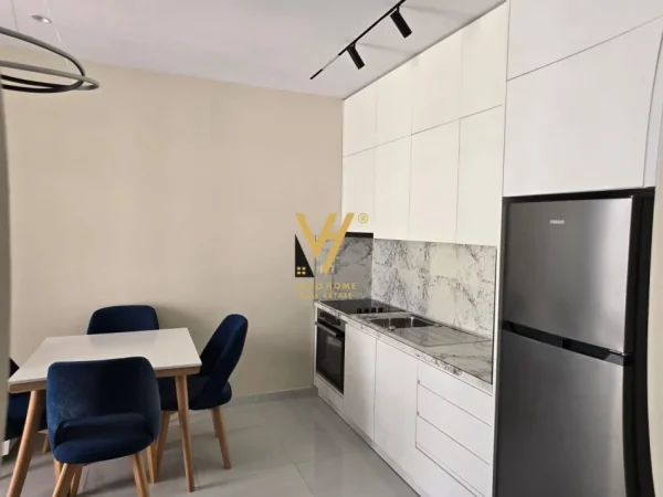 Tirane, jepet me qera apartament 1+1+Ballkon Kati 3, 60 m² 450 € (UNIVERS CITY)