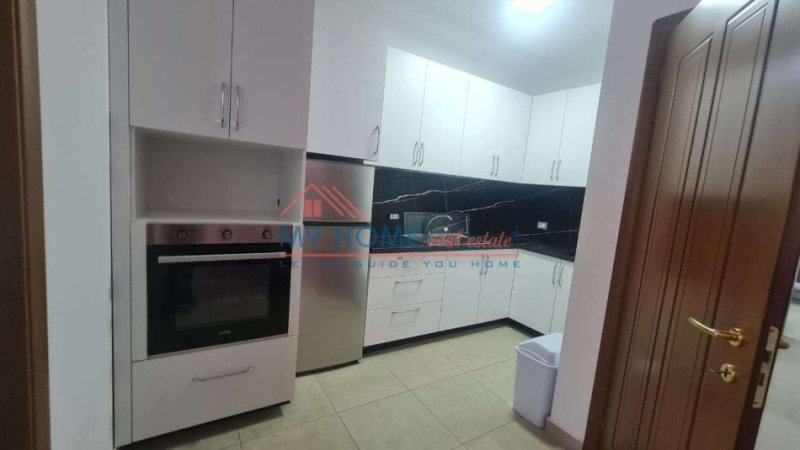 Tirane, jepet me qera apartament 3+1+Ballkon Kati 3, 115 m² 800 € (Rruga Dritan Hoxha)