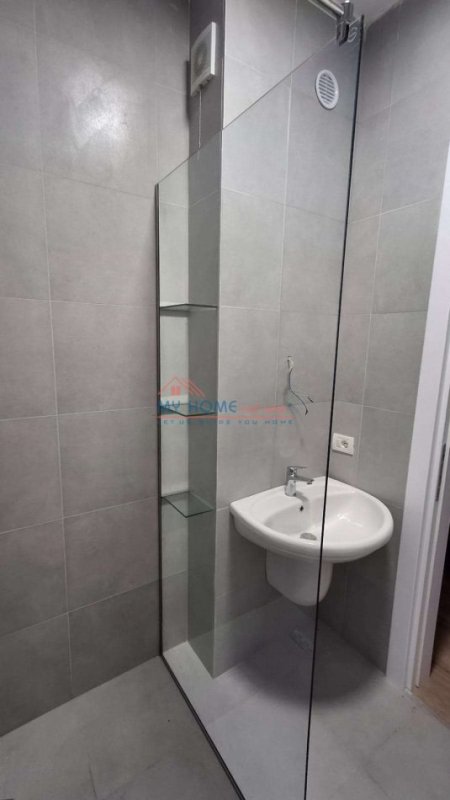 Tirane, jepet me qera apartament 2+1+Ballkon Kati 3, 100 m² 750 € (Rruga Frosina Plaku)
