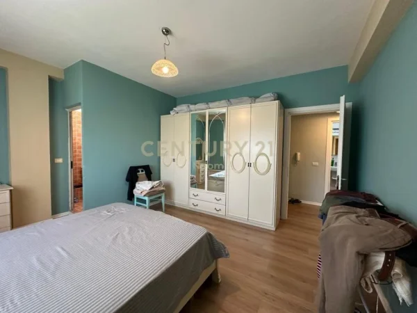 Tirane, jepet me qera apartament 1+1 Kati 3, 90 m² 700 € (prane shkolles Vasil Shanto)