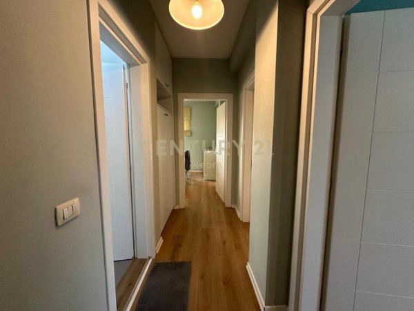 Tirane, jepet me qera apartament 1+1 Kati 3, 90 m² 700 € (prane shkolles Vasil Shanto)