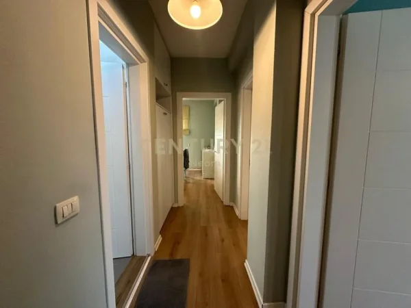 Tirane, jepet me qera apartament 1+1 Kati 3, 90 m² 700 € (prane shkolles Vasil Shanto)