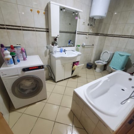 Tirane, jepet me qera apartament 2+1 Kati 8, 100 m² 650 € (zogu i zi)