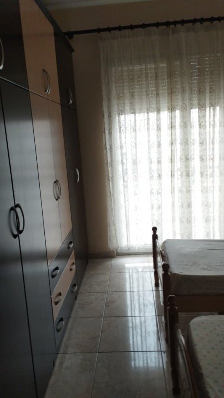 Tirane, jepet me qera apartament 2+1+Ballkon Kati 5, 97 m² 500 € (KTHESA E KAMZES, PERBALLE SPITALIT HYGEA)