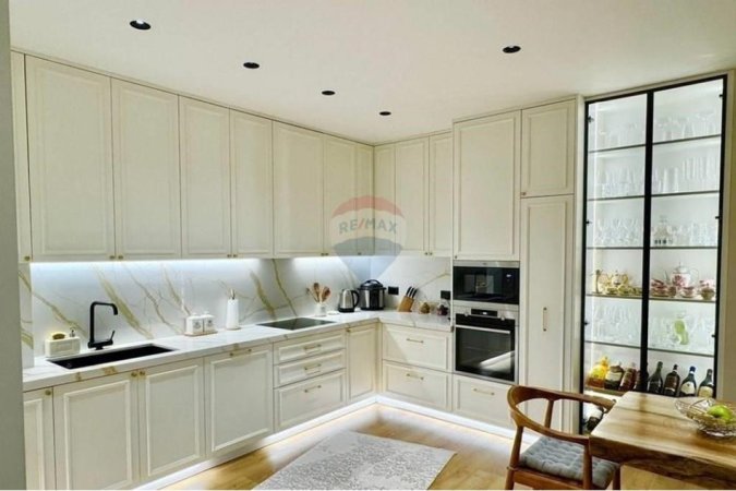 Tirane, jepet me qera apartament 2+1+Aneks+Ballkon Kati 4, 1.500 € (rruga e bogdaneve)