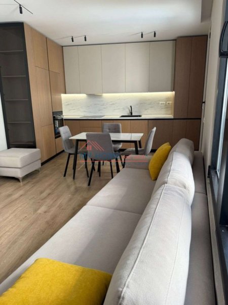 Tirane, jepet me qera apartament 2+1+Ballkon Kati 3, 100 m² 750 € (Rruga Frosina Plaku)