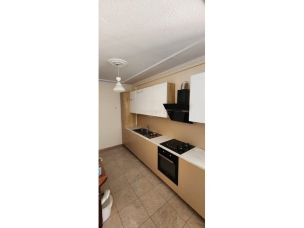 Tirane, jepet me qera apartament 3+1 Kati 2, 153 m² 900 € (Ambasada Amerikane)