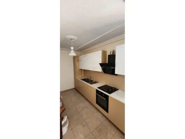 Tirane, jepet me qera apartament 3+1 Kati 2, 153 m² 900 € (Ambasada Amerikane)