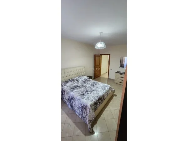 Tirane, jepet me qera apartament 3+1 Kati 2, 153 m² 900 € (Ambasada Amerikane)