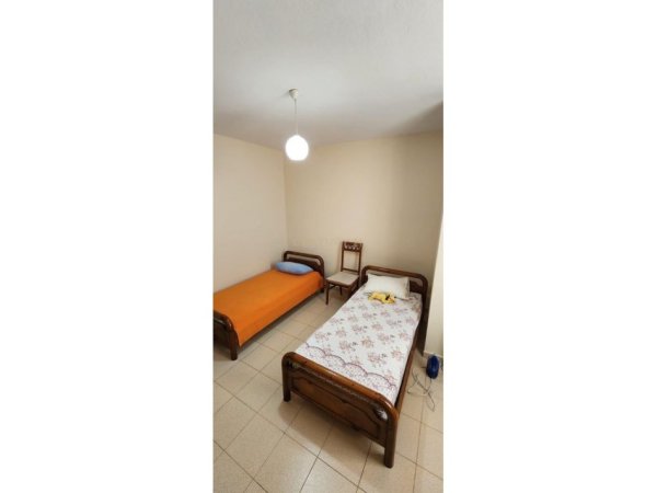 Tirane, jepet me qera apartament 3+1 Kati 2, 153 m² 900 € (Ambasada Amerikane)