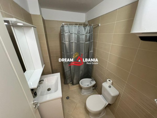 Tirane, jepet me qera apartament 2+1 , 115 m² 420 € (ne Fresk prane Restorant Qesarakes)