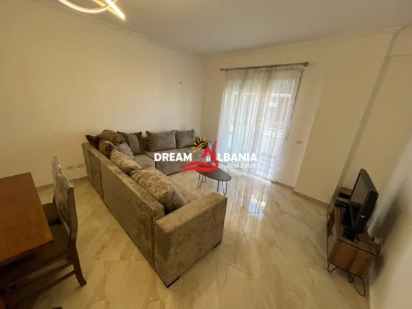 Tirane, jepet me qera apartament 2+1 , 115 m² 420 € (ne Fresk prane Restorant Qesarakes)