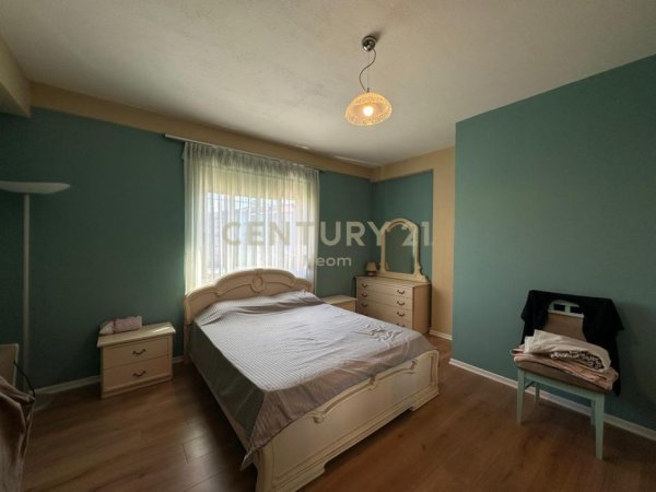 Tirane, jepet me qera apartament 1+1 Kati 3, 90 m² 700 € (Vasil Shanto)