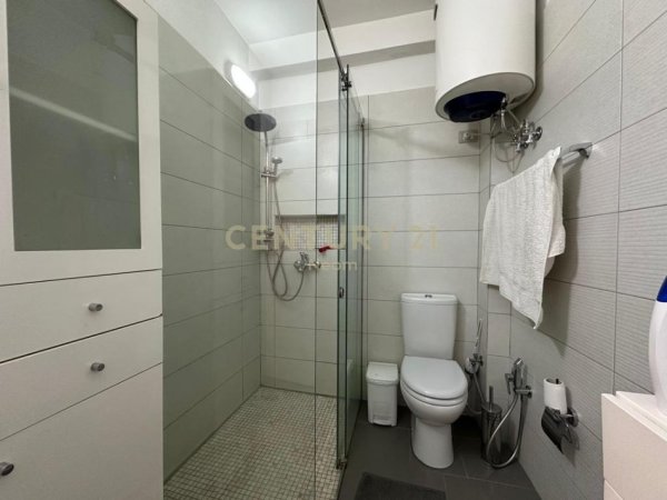 Tirane, jepet me qera apartament 1+1 Kati 3, 90 m² 700 € (Vasil Shanto)