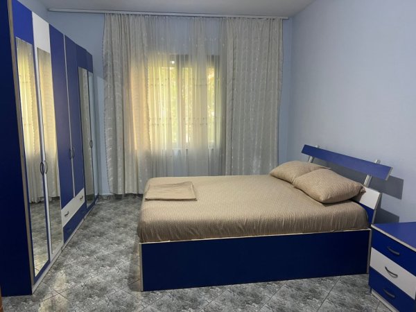 Jepet me Qera Apartament 2+1 i mobiluar tek Liqeni afer Bllokut ,  Kati 2, 90 m² 700 €uro