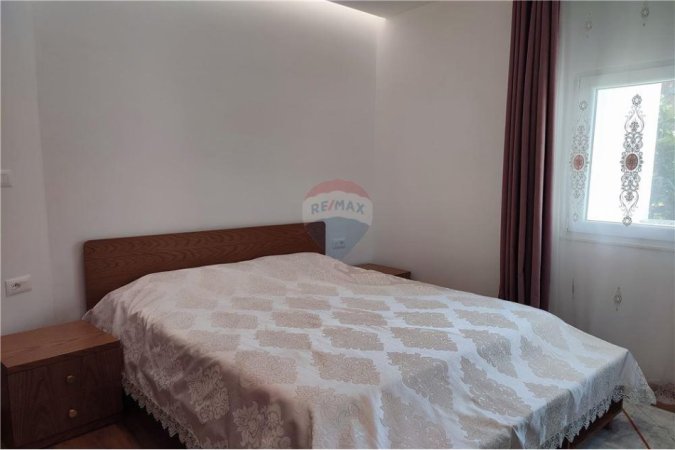 Tirane, jepet me qera Vile 3+1+Aneks , 120 m² 650 € (xhanfize keko)