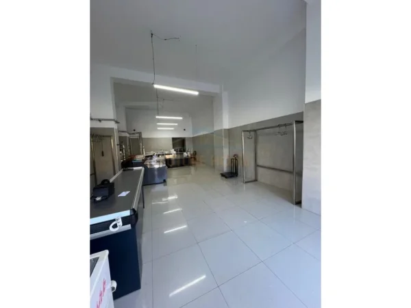 Tirane, shitet ambjent biznesi Kati 0, 129 m² 323.000 € 