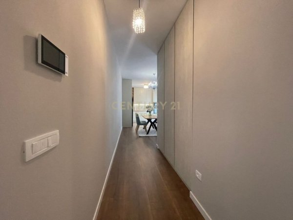 Tirane, jepet me qera apartament 3+1 Kati 3, 143 m² 1.500 € (Liqeni Thate)