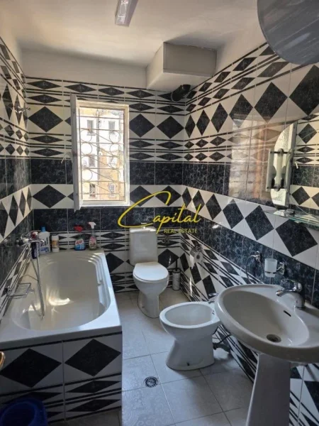 Tirane, jepet me qera apartament 2+1 Kati 4, 75 m² 600 € (RRUGA SIRI KODRA)