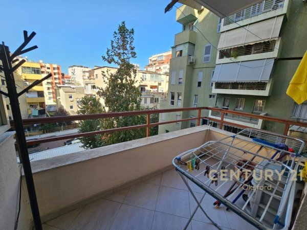 Tirane, jepet me qera apartament 2+1 Kati 4, 74 m² 800 € (MYSLYM SHYRI)