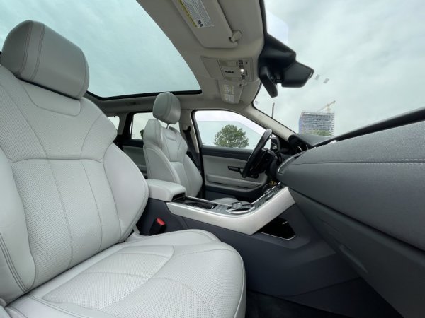 Tirane, shes makine Range Rover Evoque Benzin, kafe automatik Klima 102.000 km 17.500 €