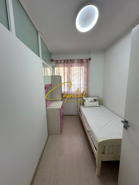 Tirane, jepet me qera apartament 3+1 Kati 4, 90 m² 750 € (PAZARI I RI)