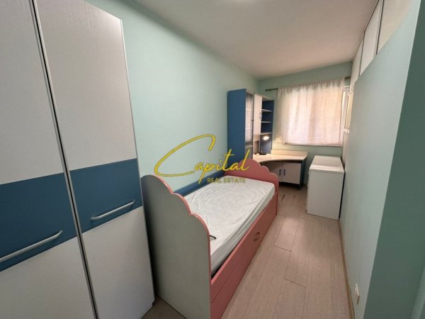 Tirane, jepet me qera apartament 3+1 Kati 4, 90 m² 750 € (PAZARI I RI)