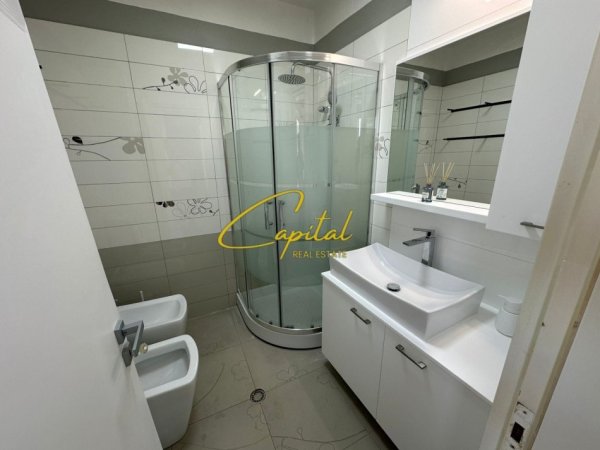 Tirane, jepet me qera apartament 3+1 Kati 4, 90 m² 750 € (PAZARI I RI)
