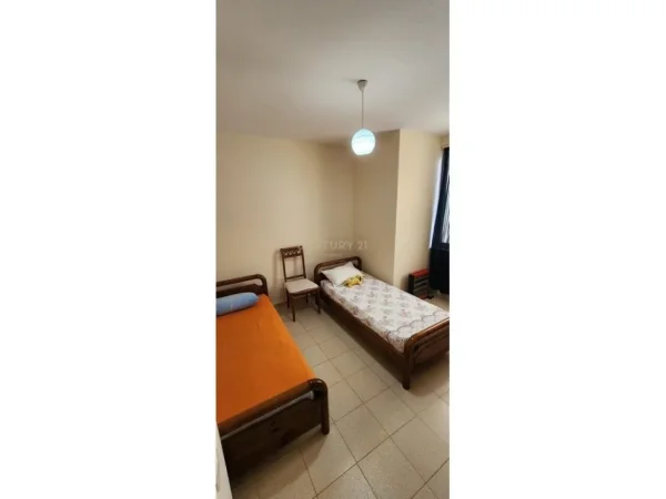 Tirane, jepet me qera apartament 3+1+Aneks+Ballkon Kati 2, 153 m² 900 € (Shkolla Osman Myderizi Tirana Albania)