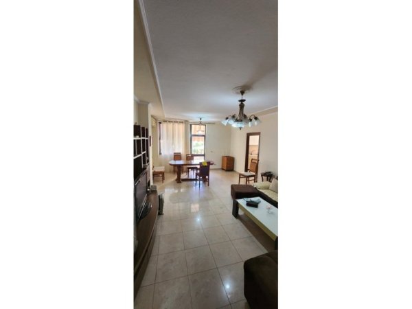 Tirane, jepet me qera apartament 3+1+Aneks+Ballkon Kati 2, 153 m² 900 € (Shkolla Osman Myderizi Tirana Albania)