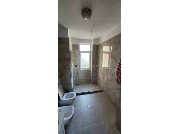 Tirane, jepet me qera apartament 3+1+Aneks+Ballkon Kati 2, 153 m² 900 € (Shkolla Osman Myderizi Tirana Albania)