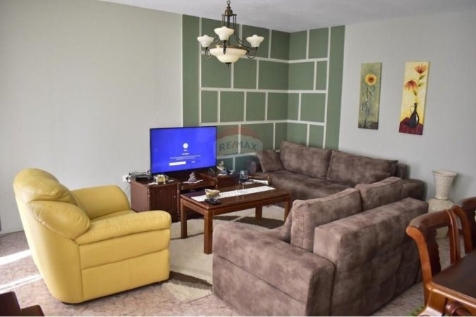 Tirane, jepet me qera apartament 2+1+Aneks+Ballkon Kati 2, 80 m² 700 € (9 kateshet)