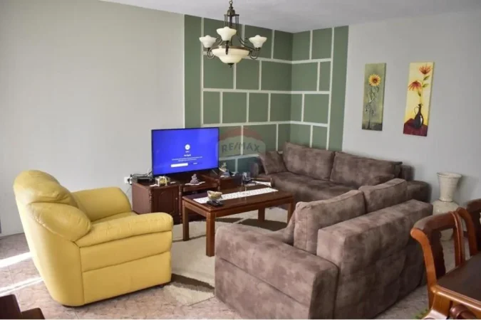 Tirane, jepet me qera apartament 2+1+Aneks+Ballkon Kati 2, 80 m² 700 € (9 kateshet)