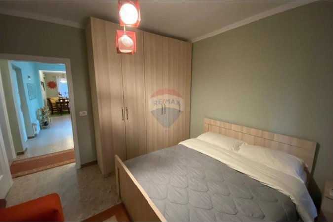 Tirane, jepet me qera apartament 2+1+Aneks+Ballkon Kati 2, 80 m² 700 € (9 kateshet)