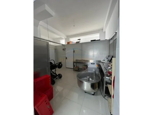 Tirane, shitet ambjent biznesi Kati 0, 129 m² 323.000 € 