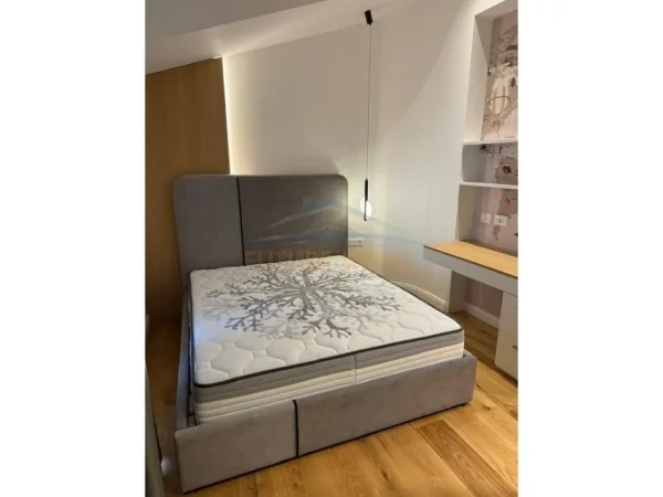 Tirane, shitet apartament 3+1+Ballkon Kati 5, 300 m² 680.000 € (Liqeni i Thate)