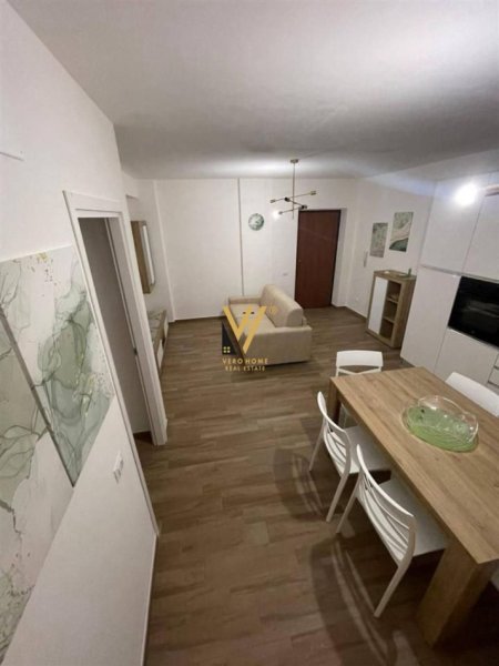 Tirane, jepet me qera apartament 2+1+Ballkon Kati 2, 110 m² 1.200 € (LIQENI ARTIFICIAL)